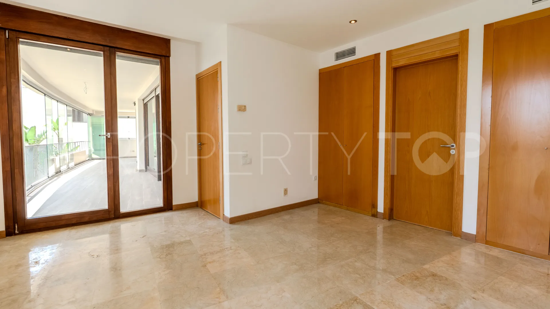 Apartment for sale in Marbella with 3 bedrooms