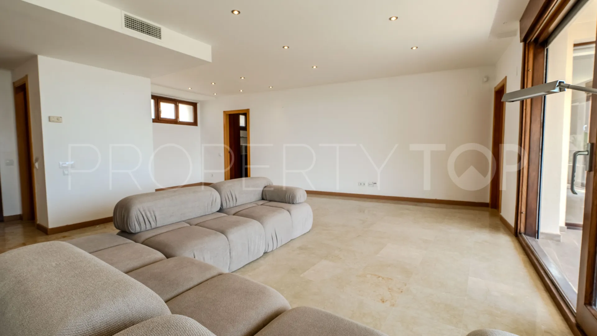 Apartment for sale in Marbella with 3 bedrooms