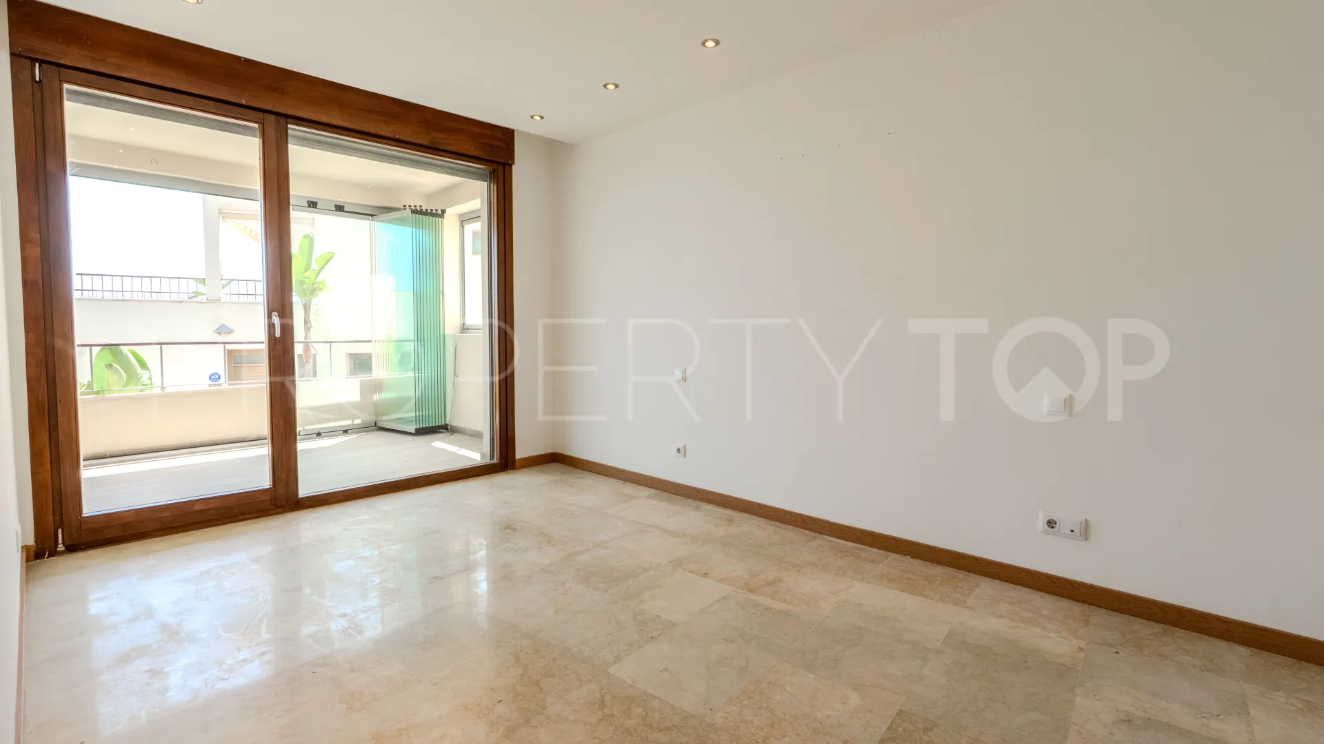 Apartment for sale in Marbella with 3 bedrooms