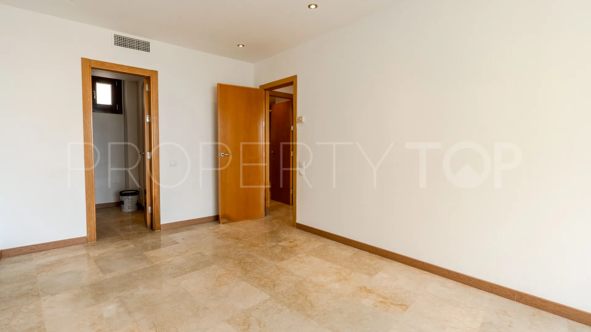 Apartment for sale in Marbella with 3 bedrooms