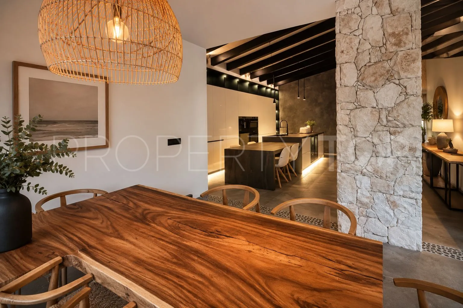 Buy Marbella villa with 5 bedrooms