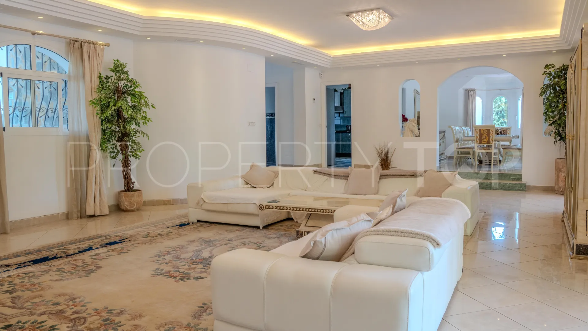 For sale Benahavis villa with 6 bedrooms