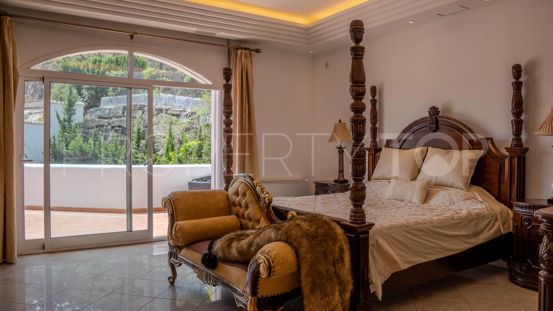 For sale Benahavis villa with 6 bedrooms