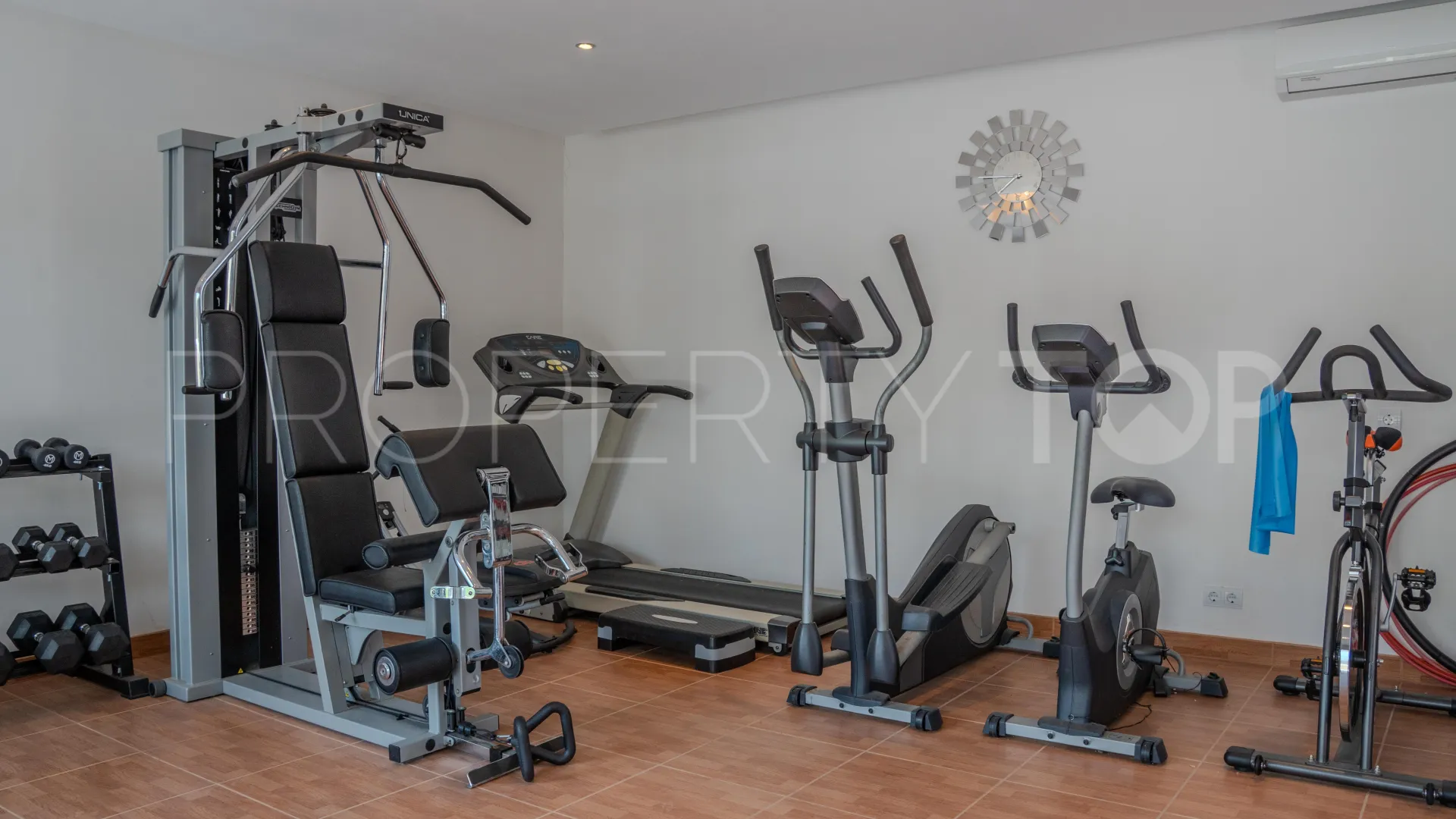 For sale Benahavis villa with 6 bedrooms