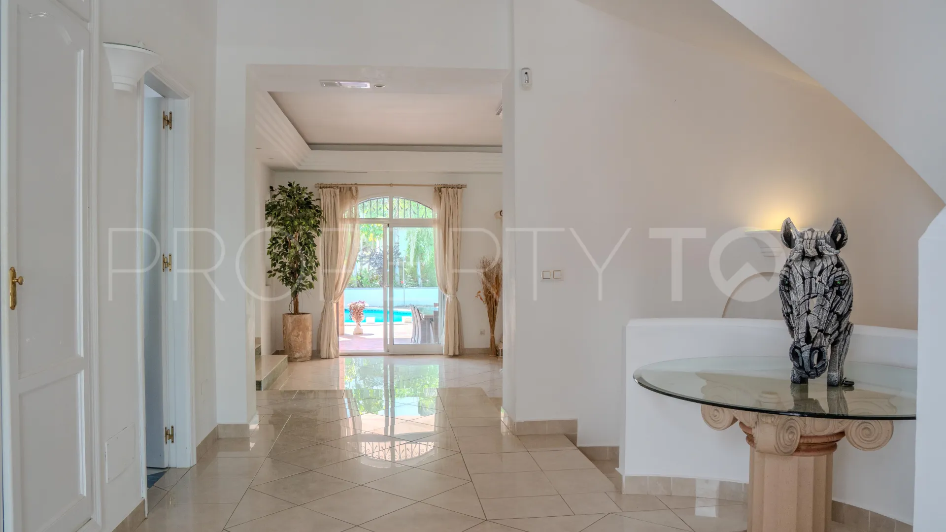 For sale Benahavis villa with 6 bedrooms