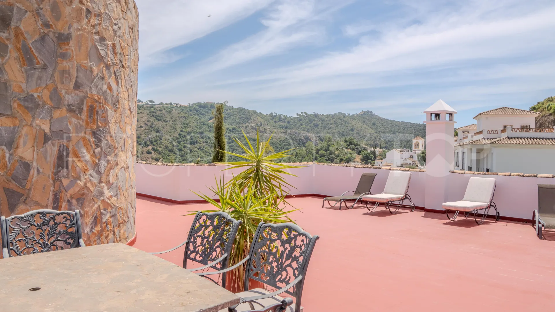 For sale Benahavis villa with 6 bedrooms
