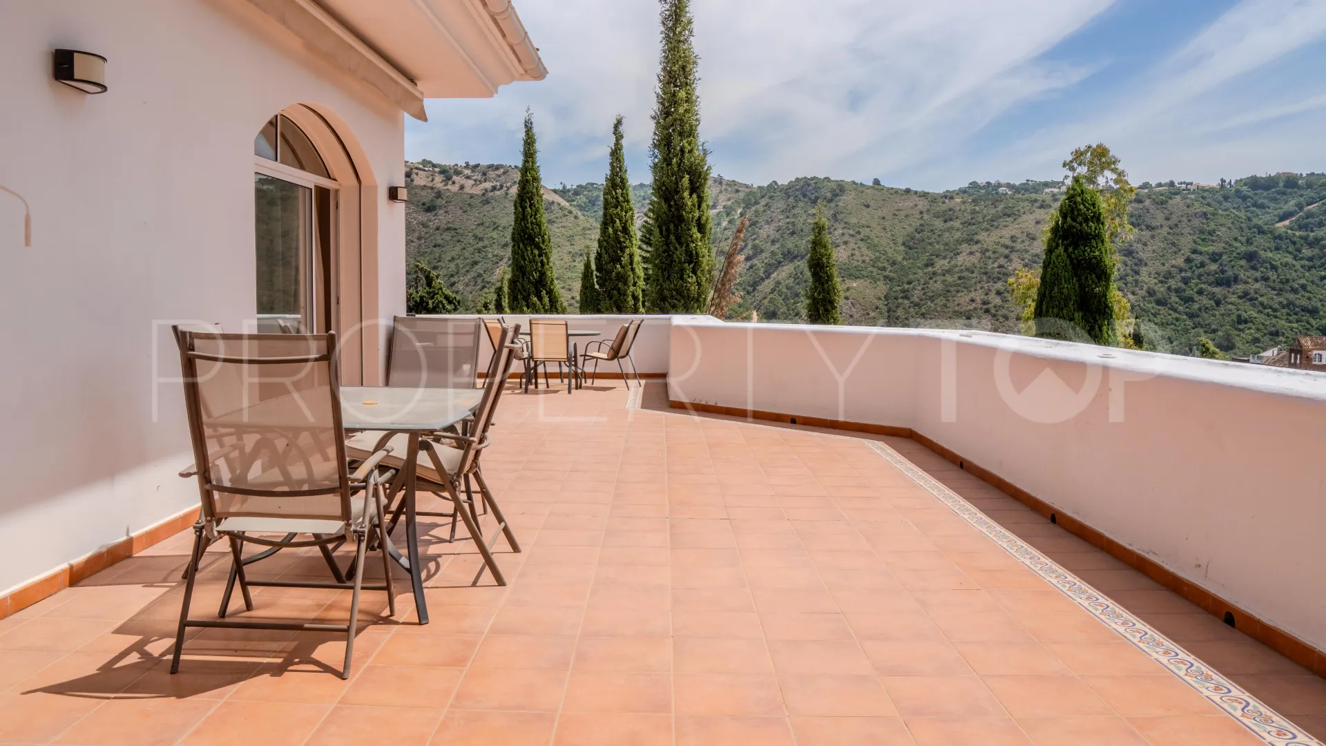 For sale Benahavis villa with 6 bedrooms