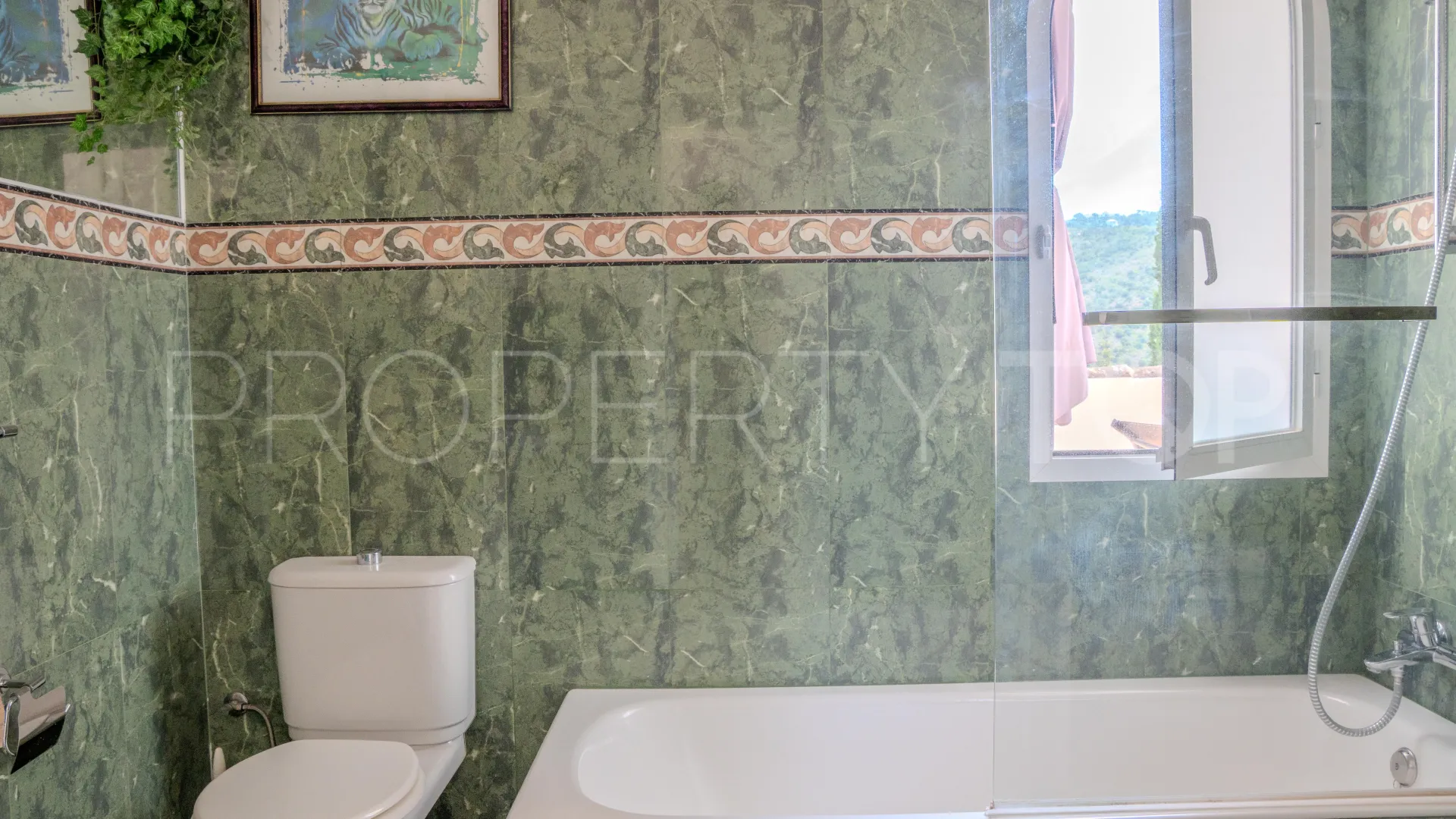 For sale Benahavis villa with 6 bedrooms