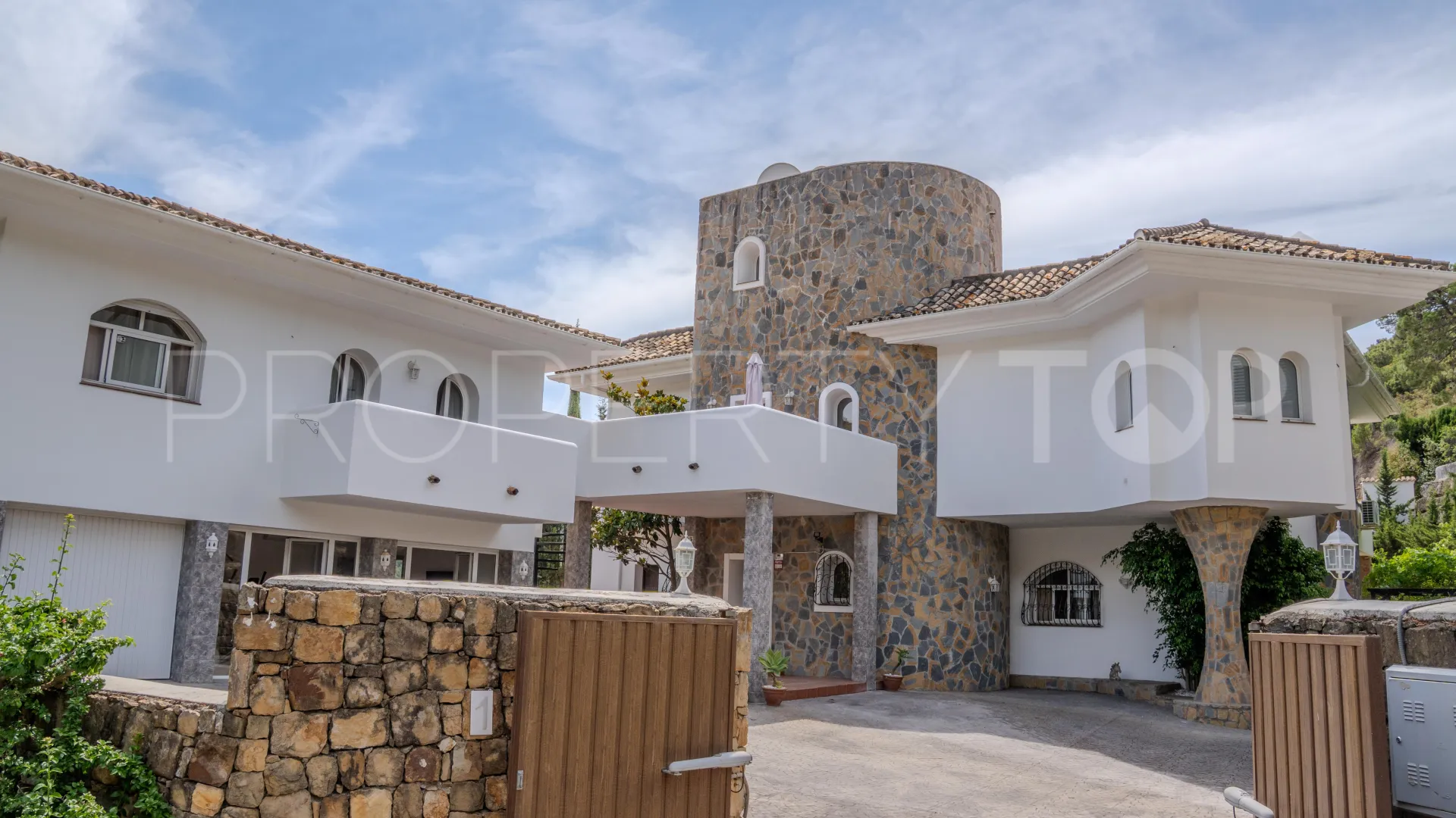 For sale Benahavis villa with 6 bedrooms