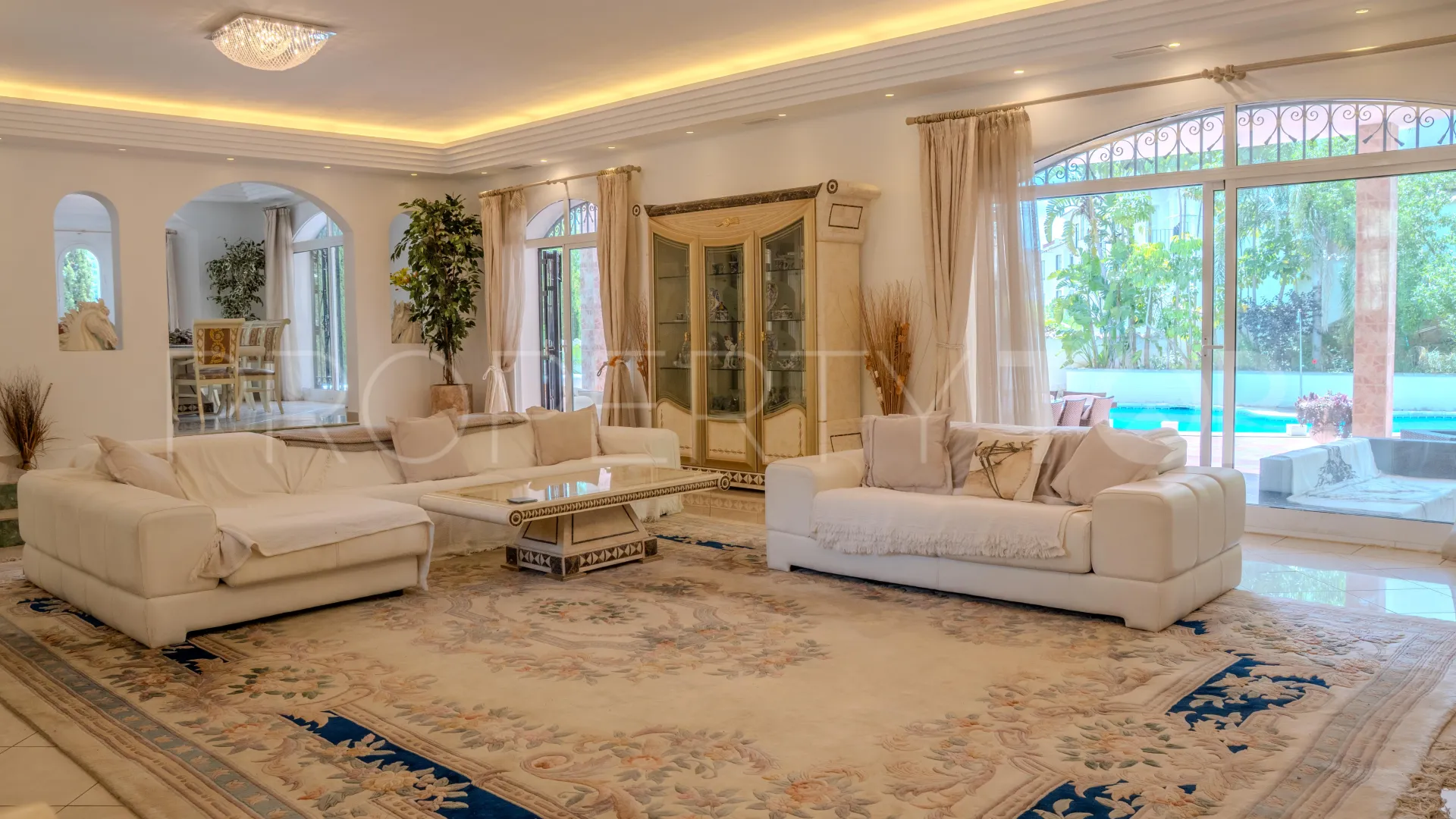 For sale Benahavis villa with 6 bedrooms