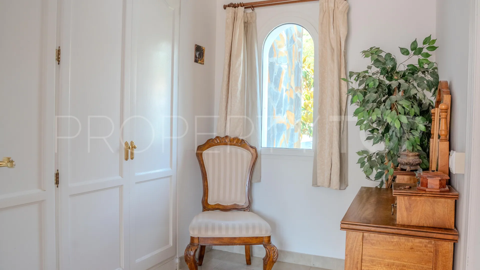 For sale Benahavis villa with 6 bedrooms