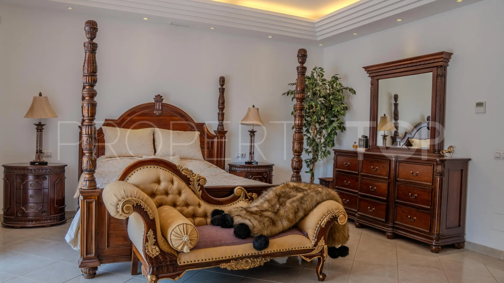 For sale Benahavis villa with 6 bedrooms