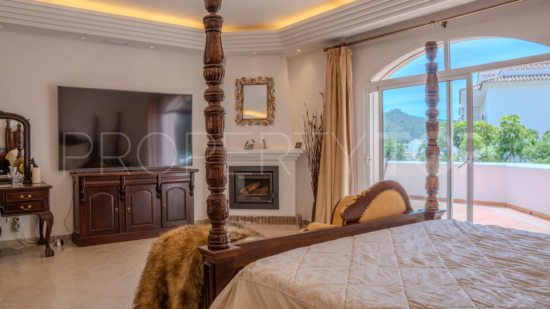 For sale Benahavis villa with 6 bedrooms