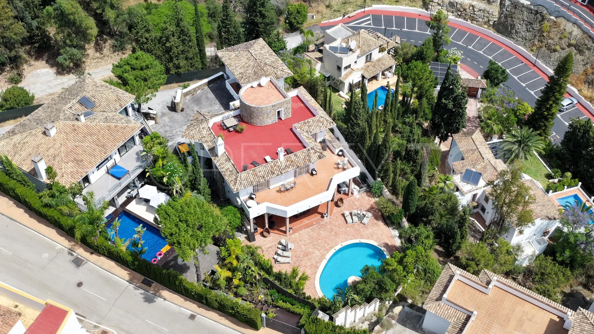 For sale Benahavis villa with 6 bedrooms