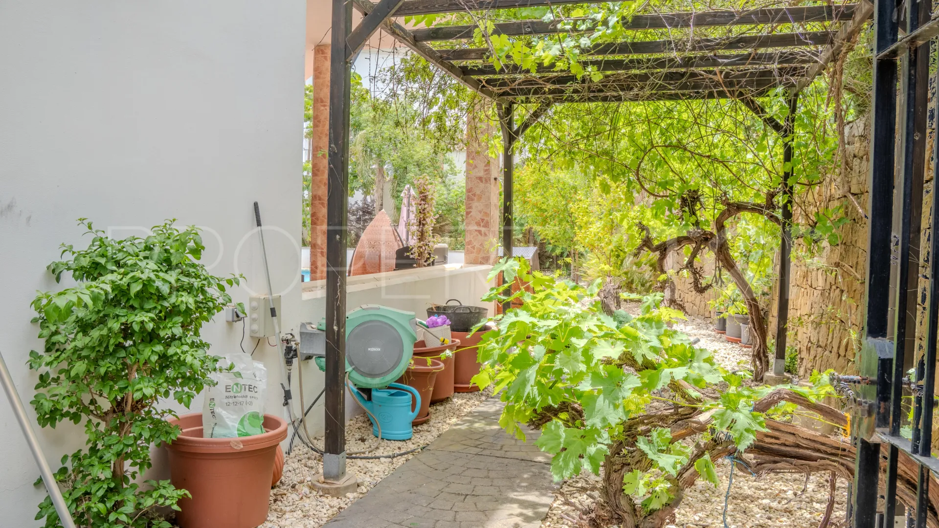 For sale Benahavis villa with 6 bedrooms