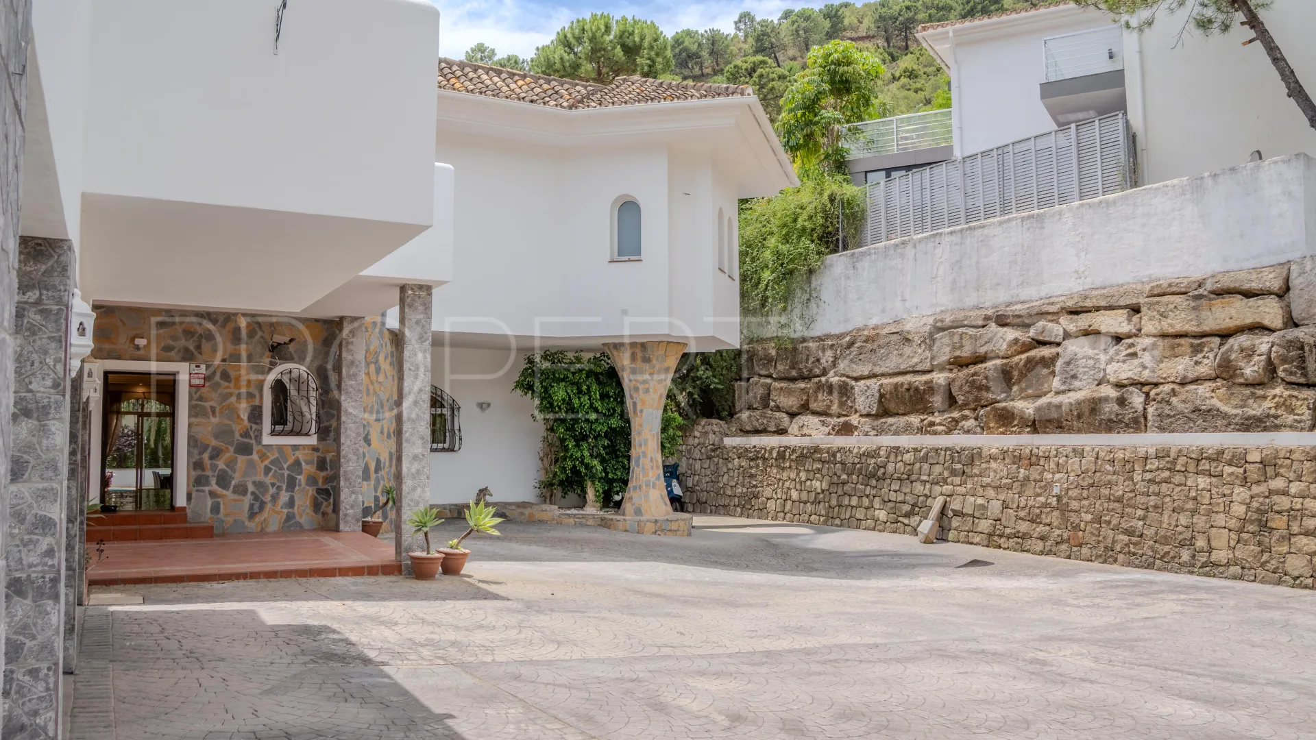 For sale Benahavis villa with 6 bedrooms