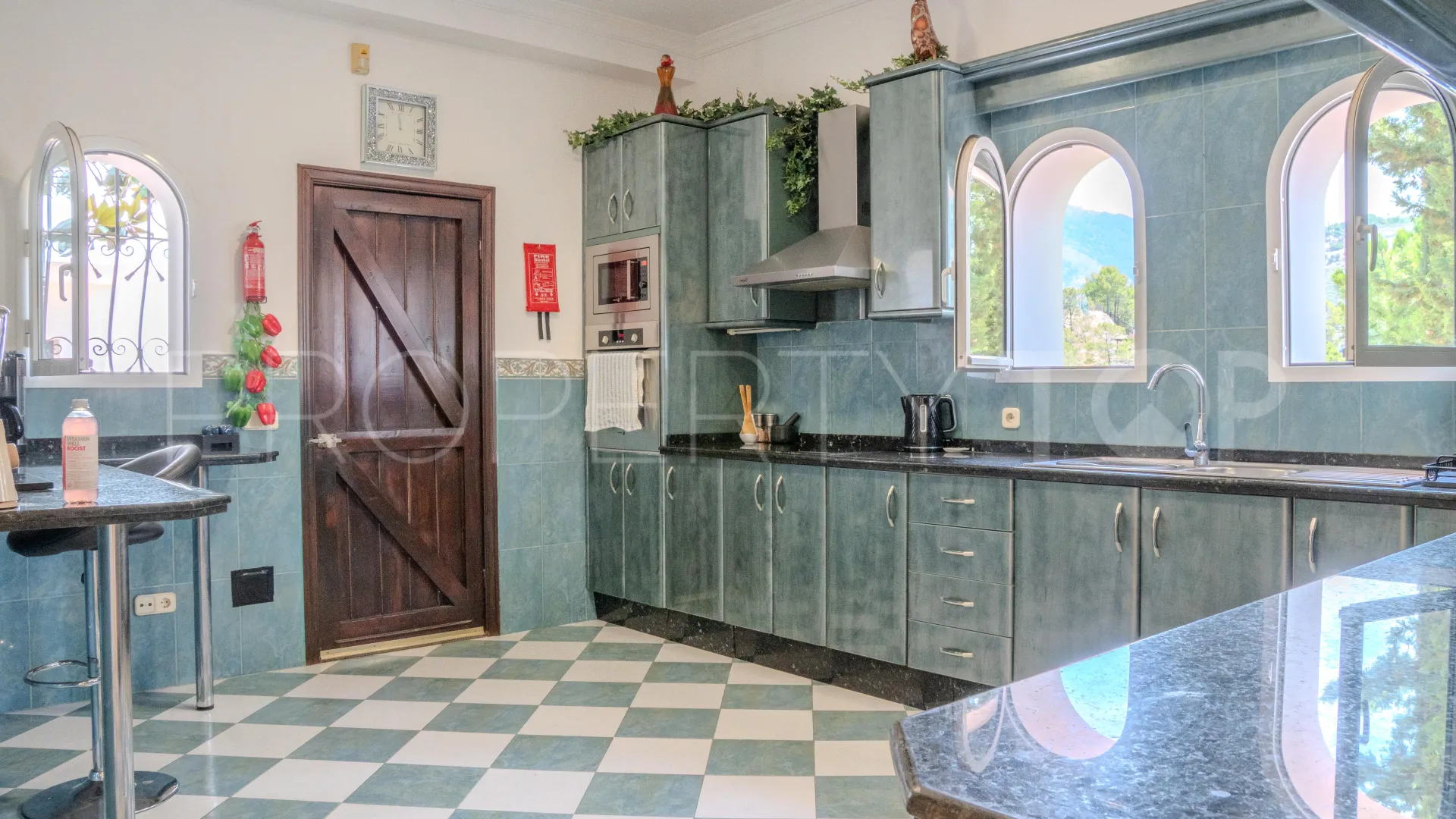 For sale Benahavis villa with 6 bedrooms