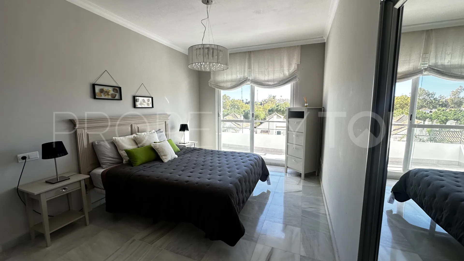 Comprar apartamento de 2 dormitorios en Marbella