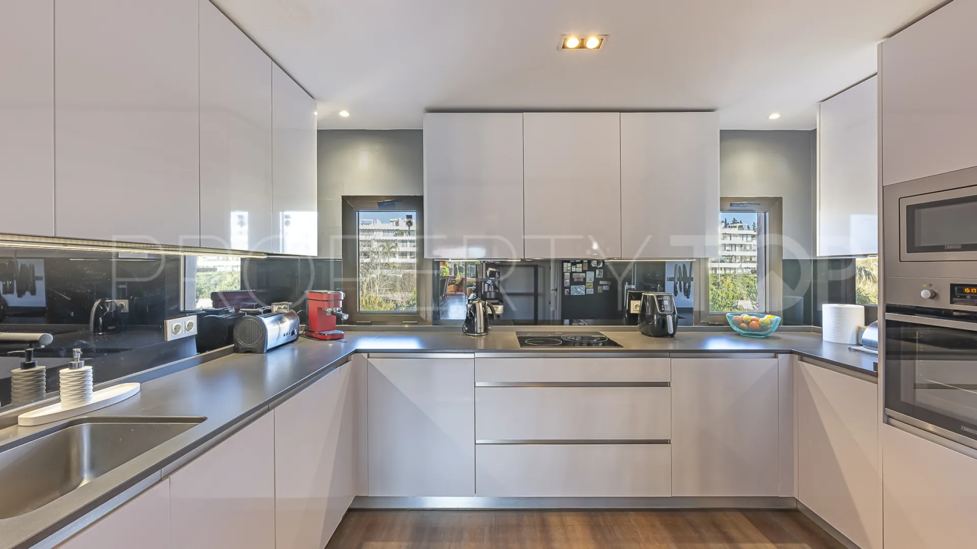 Buy Estepona penthouse with 3 bedrooms