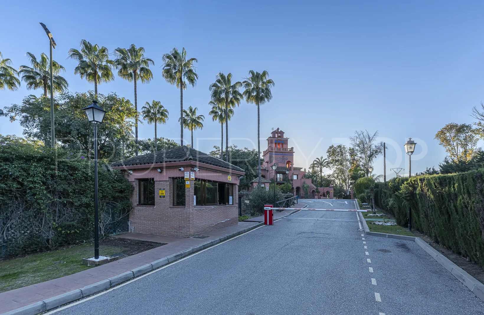 Buy Estepona penthouse with 3 bedrooms