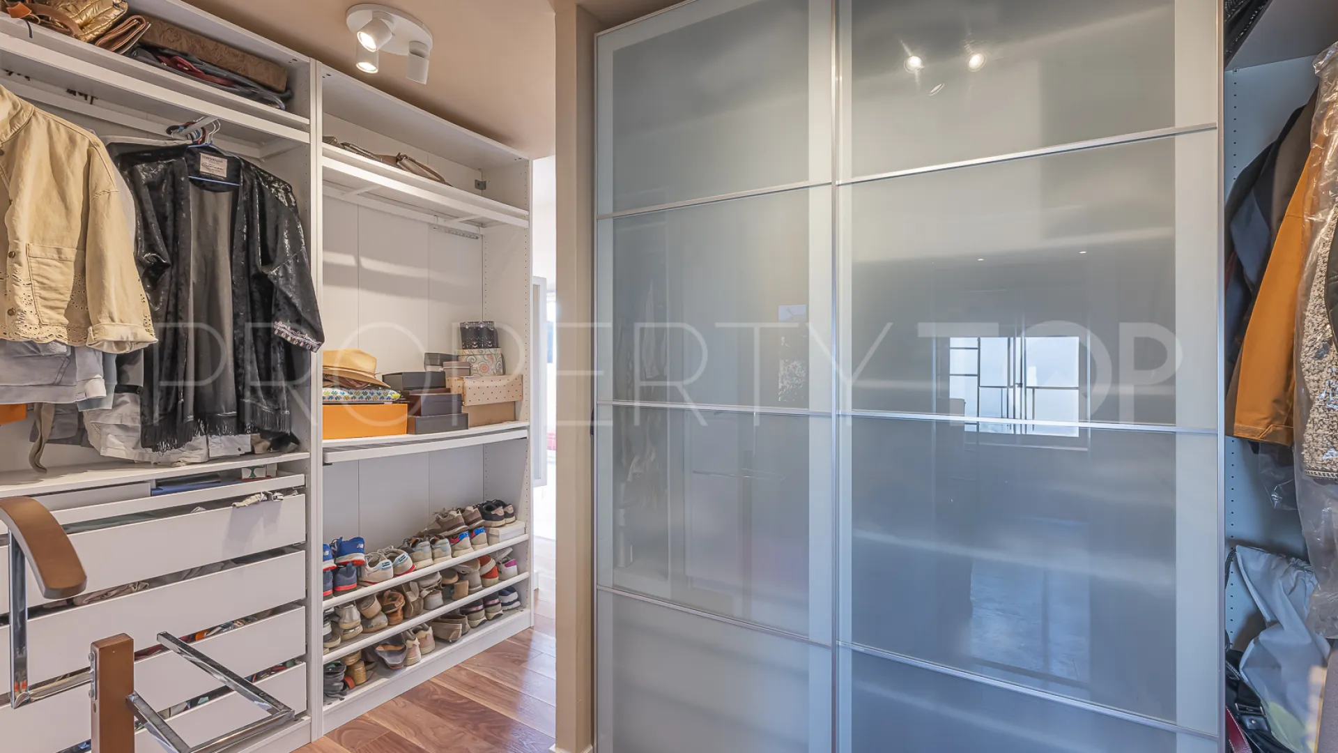 Buy Estepona penthouse with 3 bedrooms