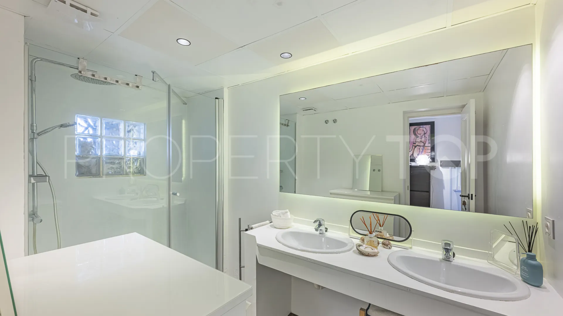 Buy Estepona penthouse with 3 bedrooms
