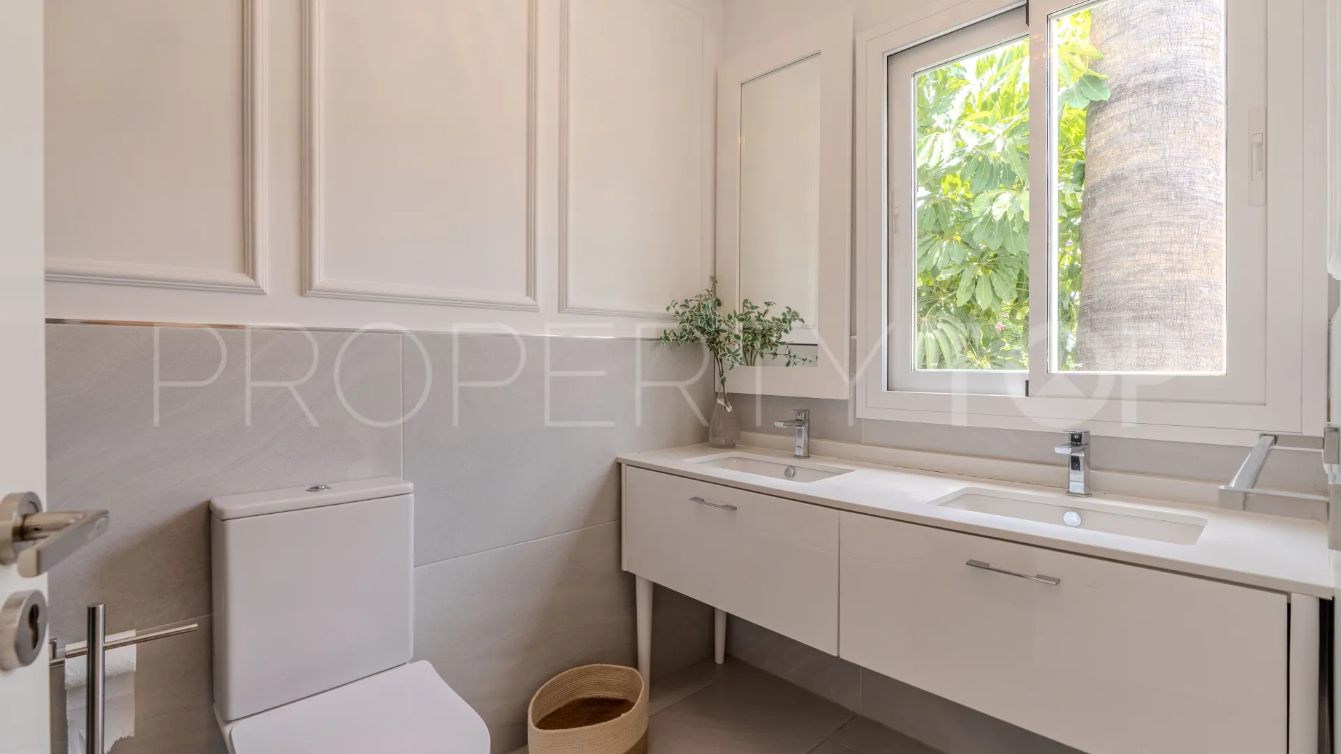 For sale Nueva Andalucia villa