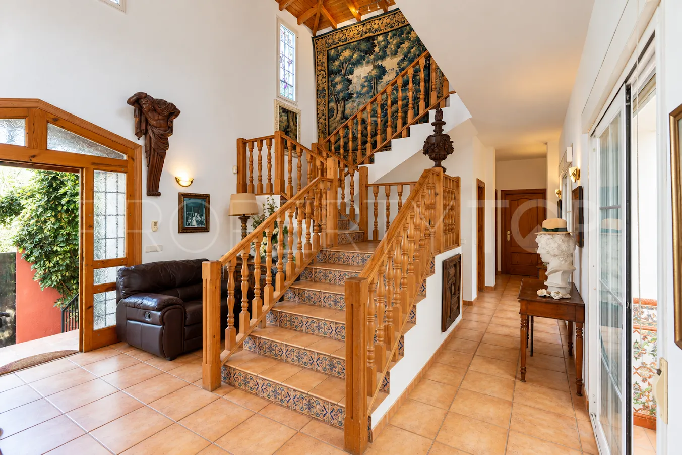 Comprar casa de 5 dormitorios en Bel Air