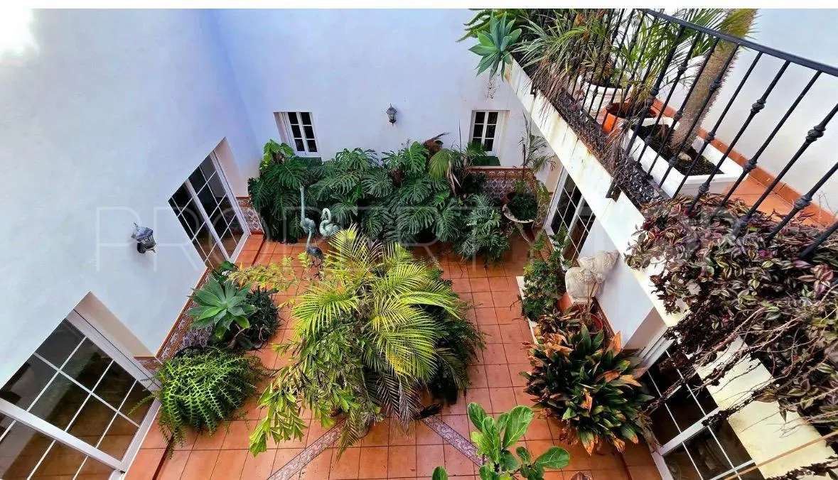 Comprar casa de 5 dormitorios en Bel Air