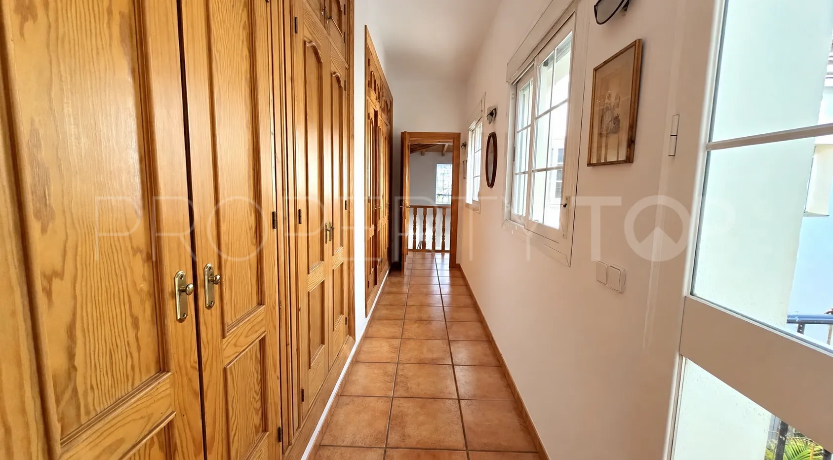 Comprar casa de 5 dormitorios en Bel Air