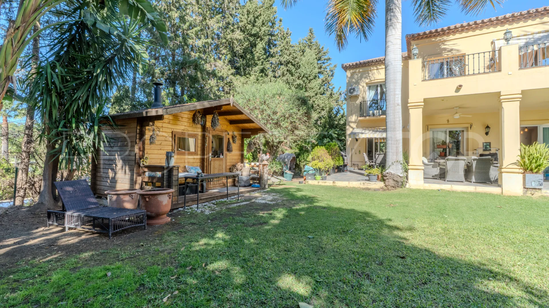 Villa a la venta en Marbella con 5 dormitorios