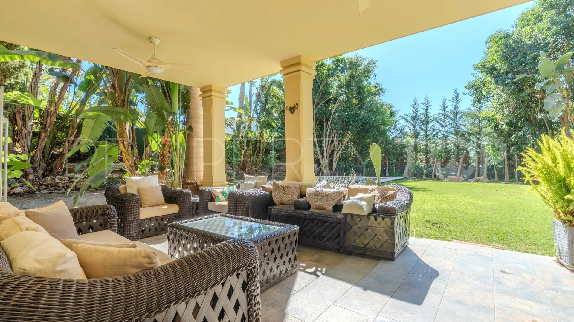 Villa a la venta en Marbella con 5 dormitorios