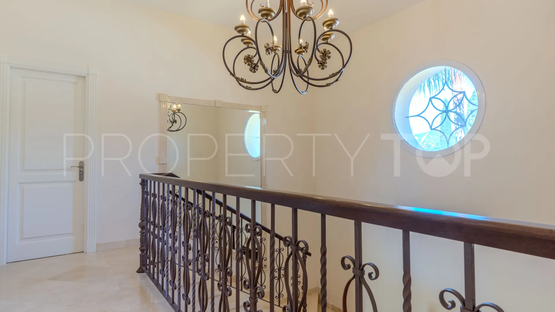 Villa a la venta en Marbella con 5 dormitorios
