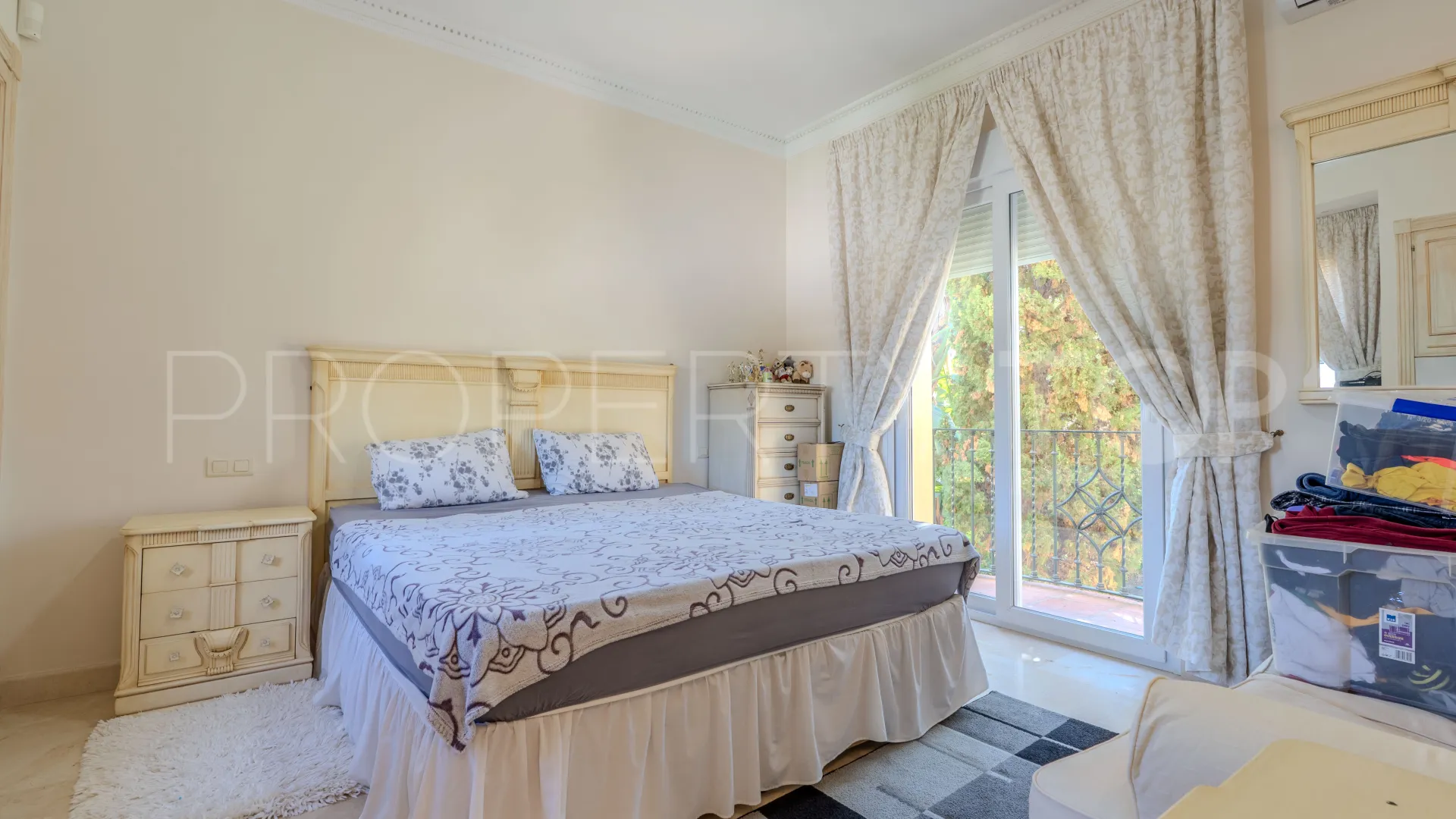 Villa a la venta en Marbella con 5 dormitorios