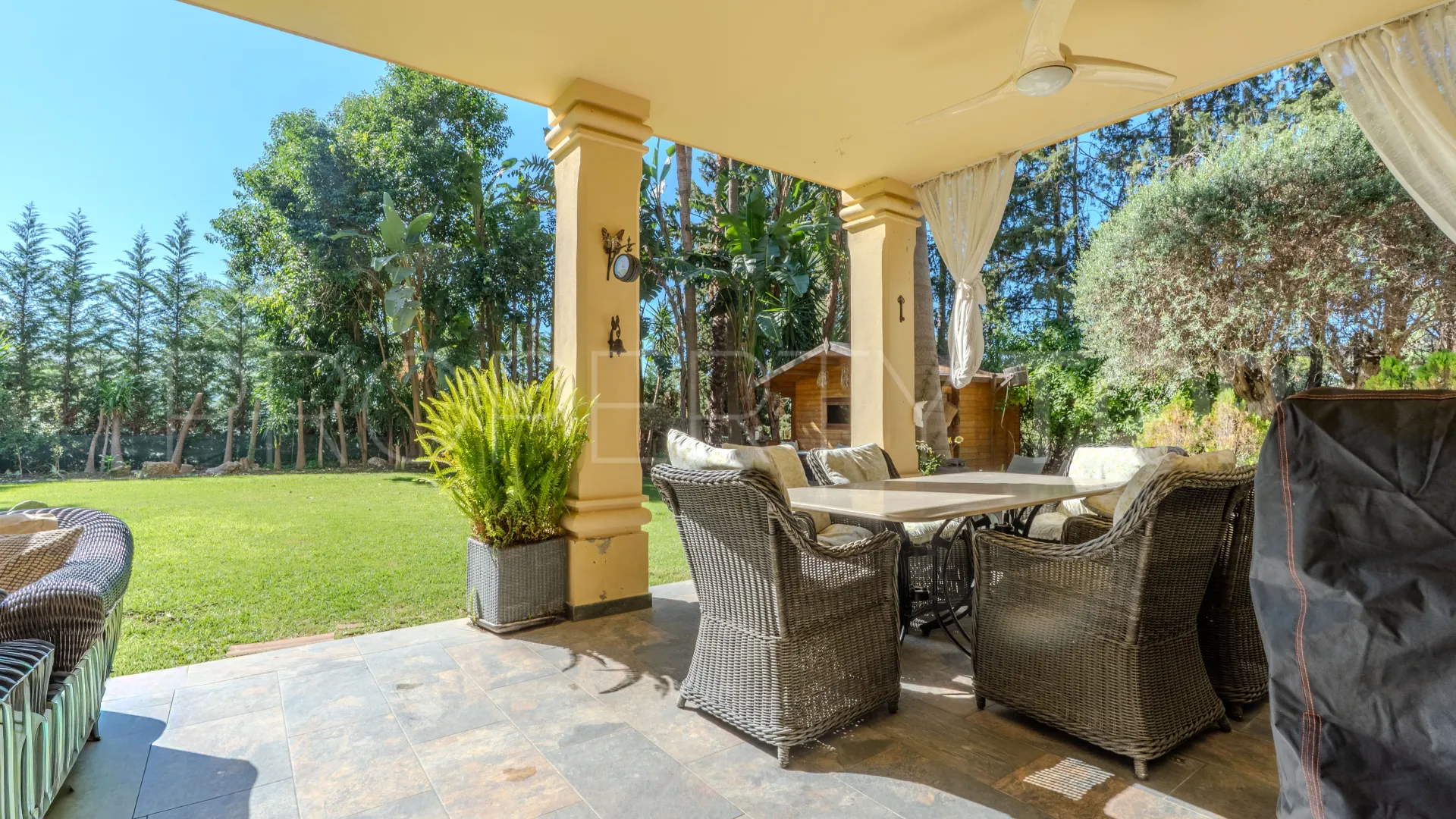 Villa a la venta en Marbella con 5 dormitorios