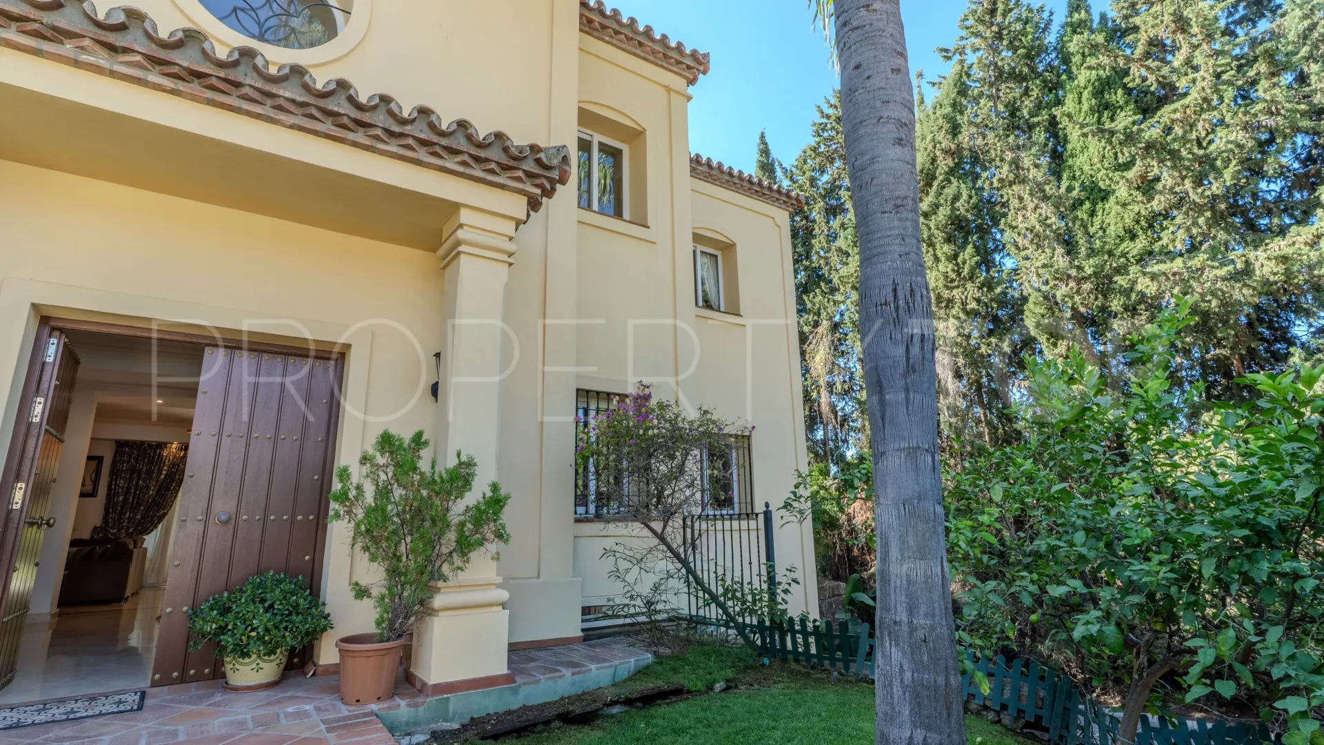 Villa a la venta en Marbella con 5 dormitorios