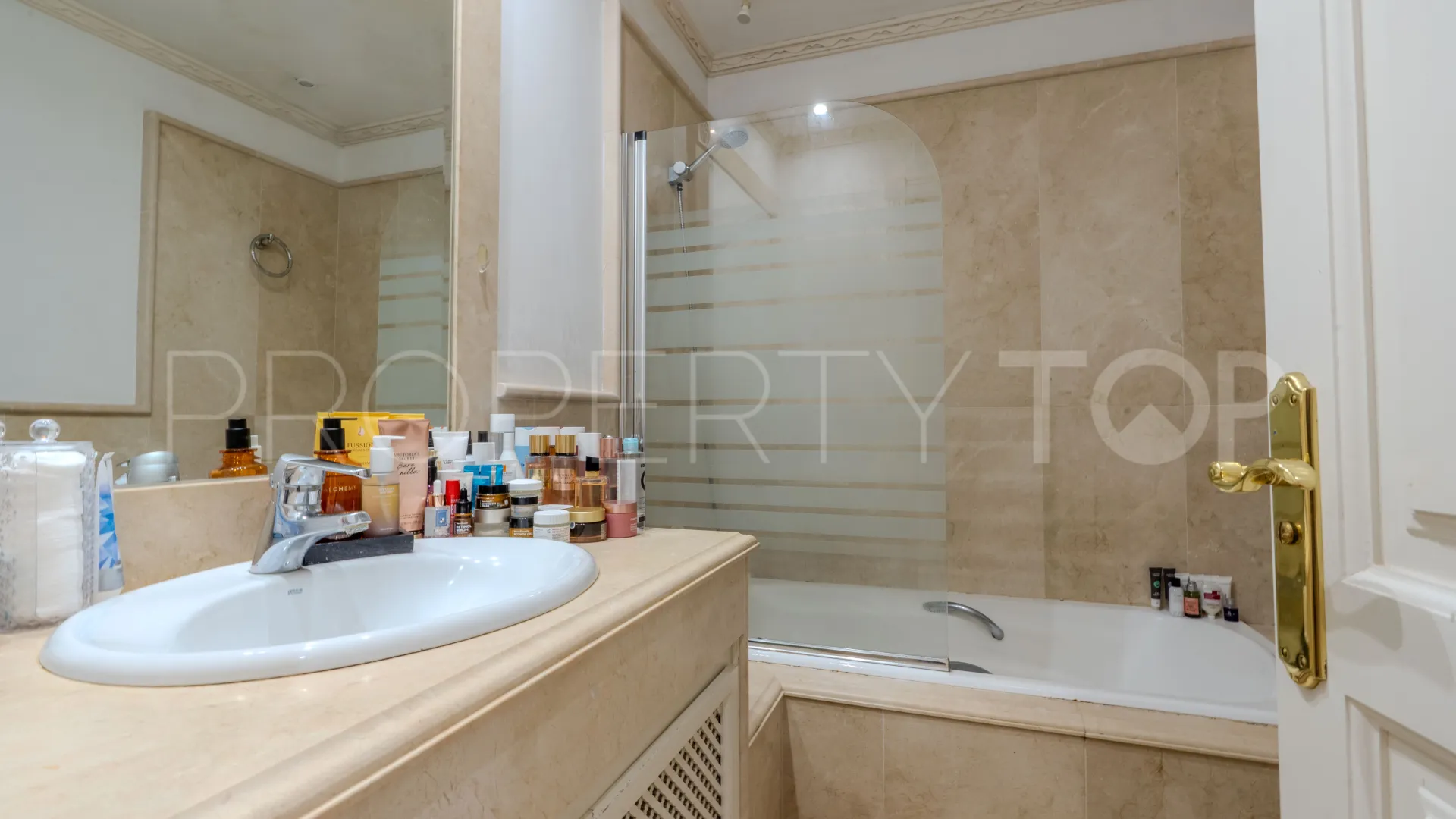 Villa a la venta en Marbella con 5 dormitorios