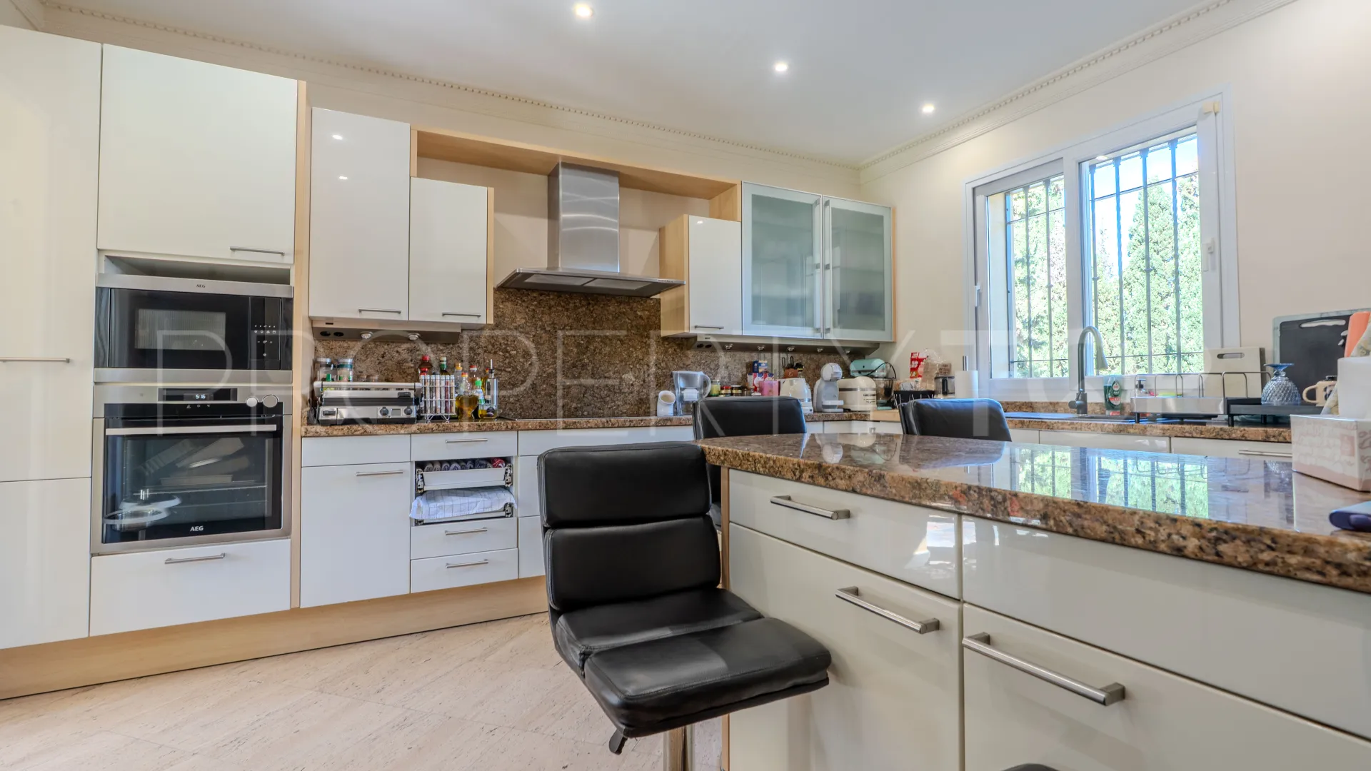 Villa a la venta en Marbella con 5 dormitorios