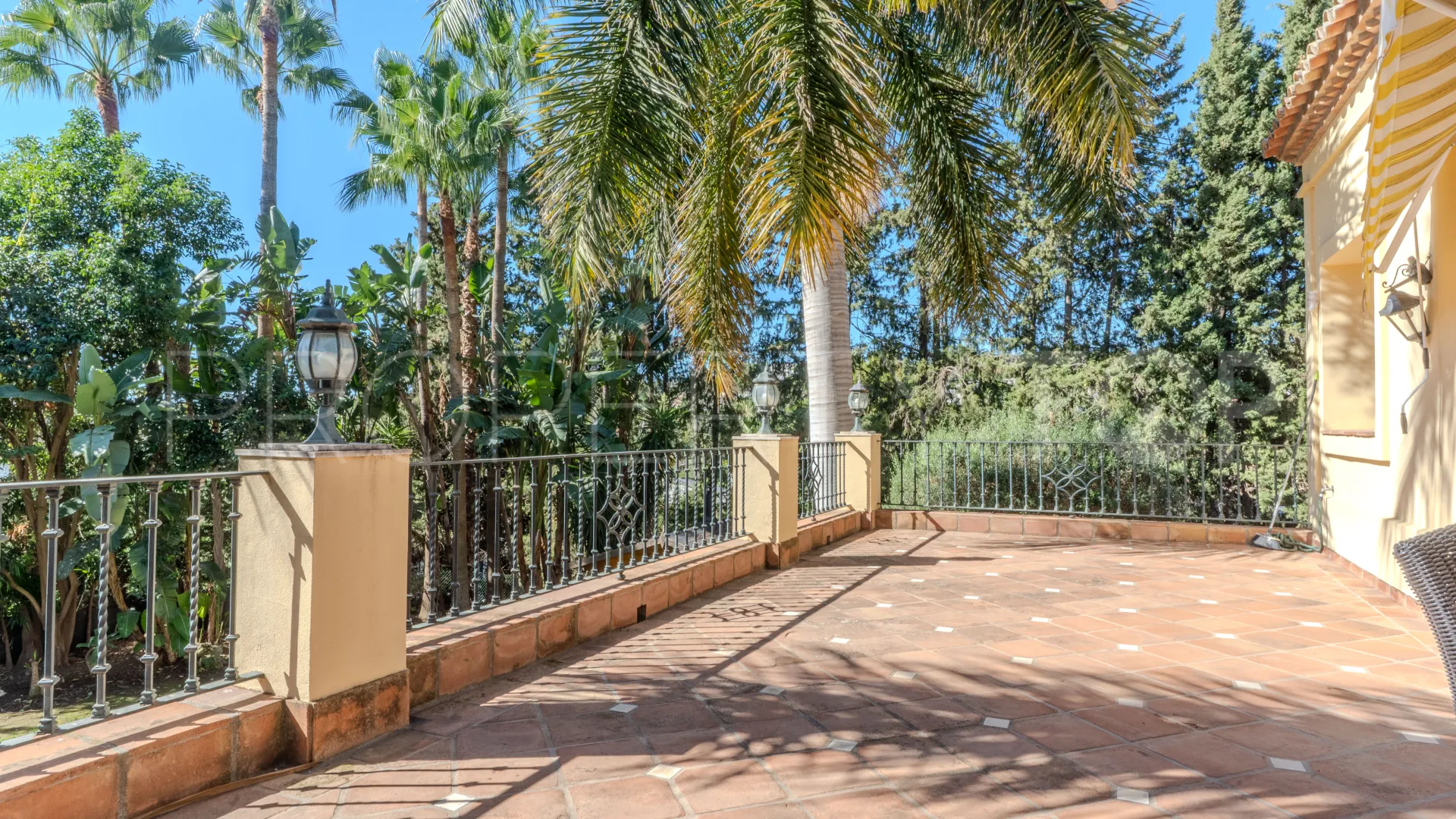 Villa a la venta en Marbella con 5 dormitorios