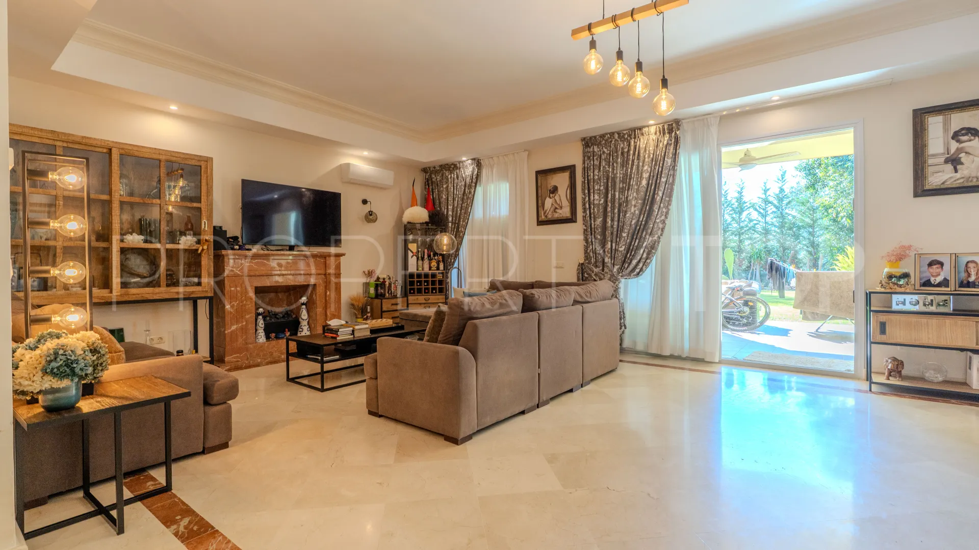 Villa a la venta en Marbella con 5 dormitorios
