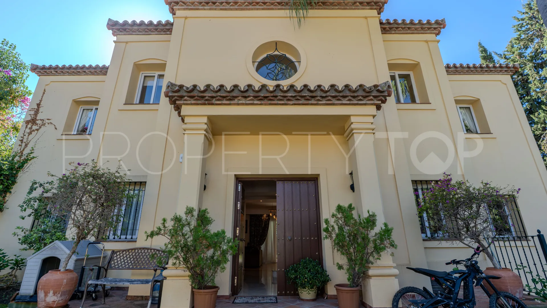 Villa a la venta en Marbella con 5 dormitorios