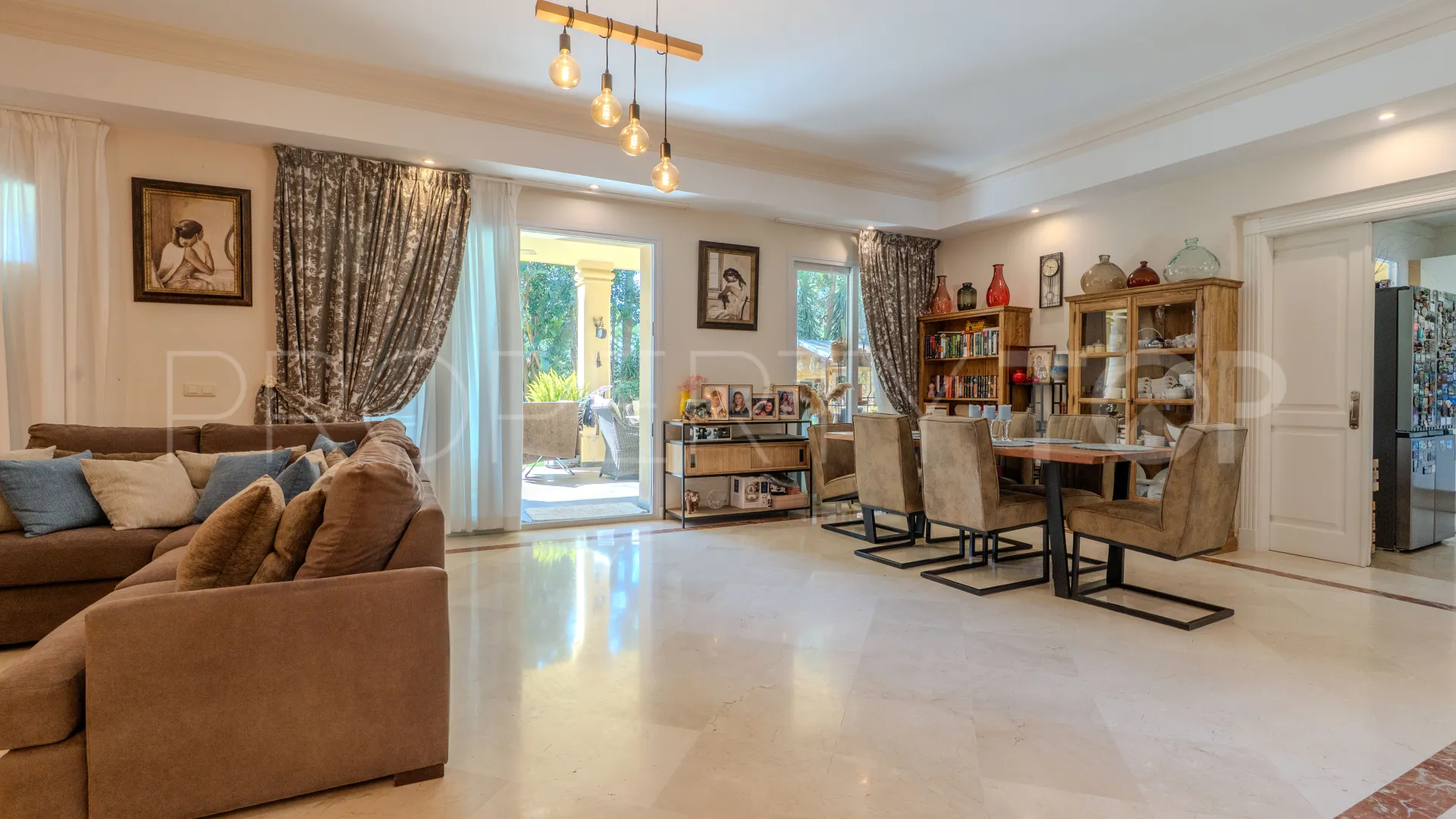 Villa a la venta en Marbella con 5 dormitorios