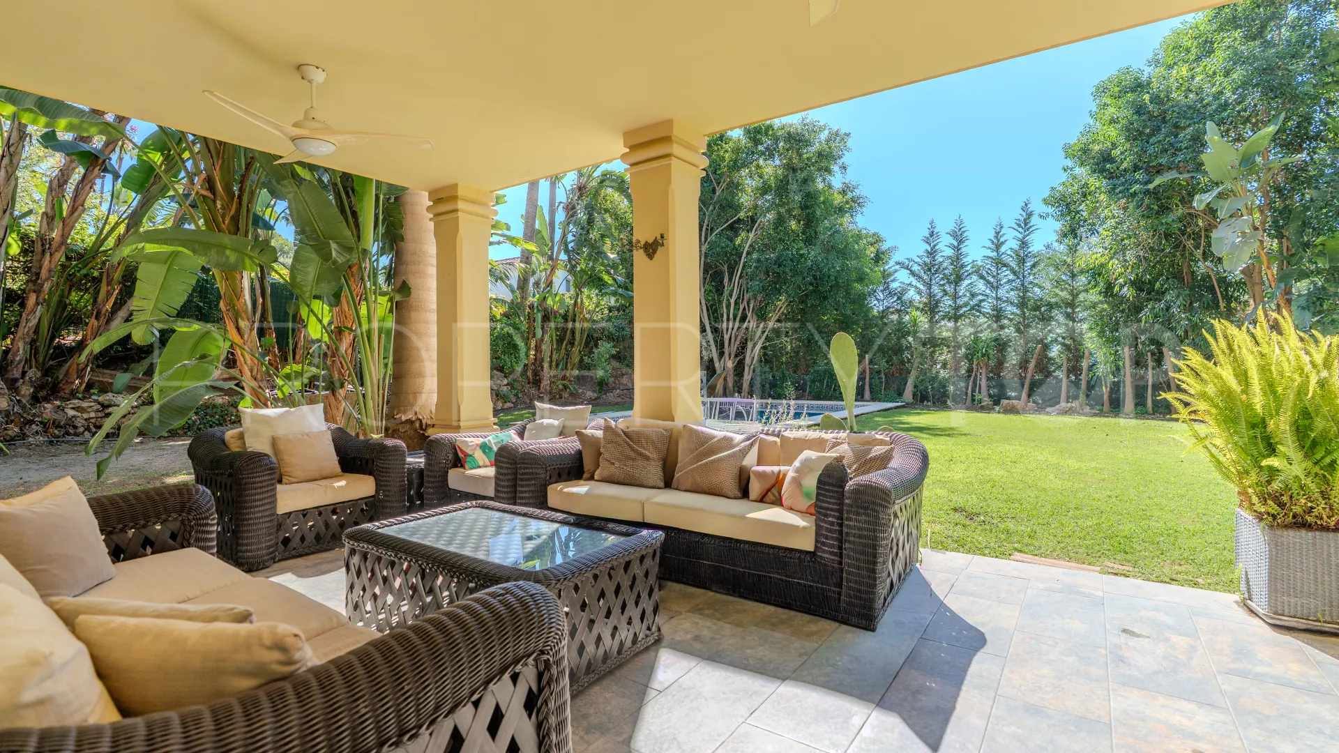 Villa a la venta en Marbella con 5 dormitorios