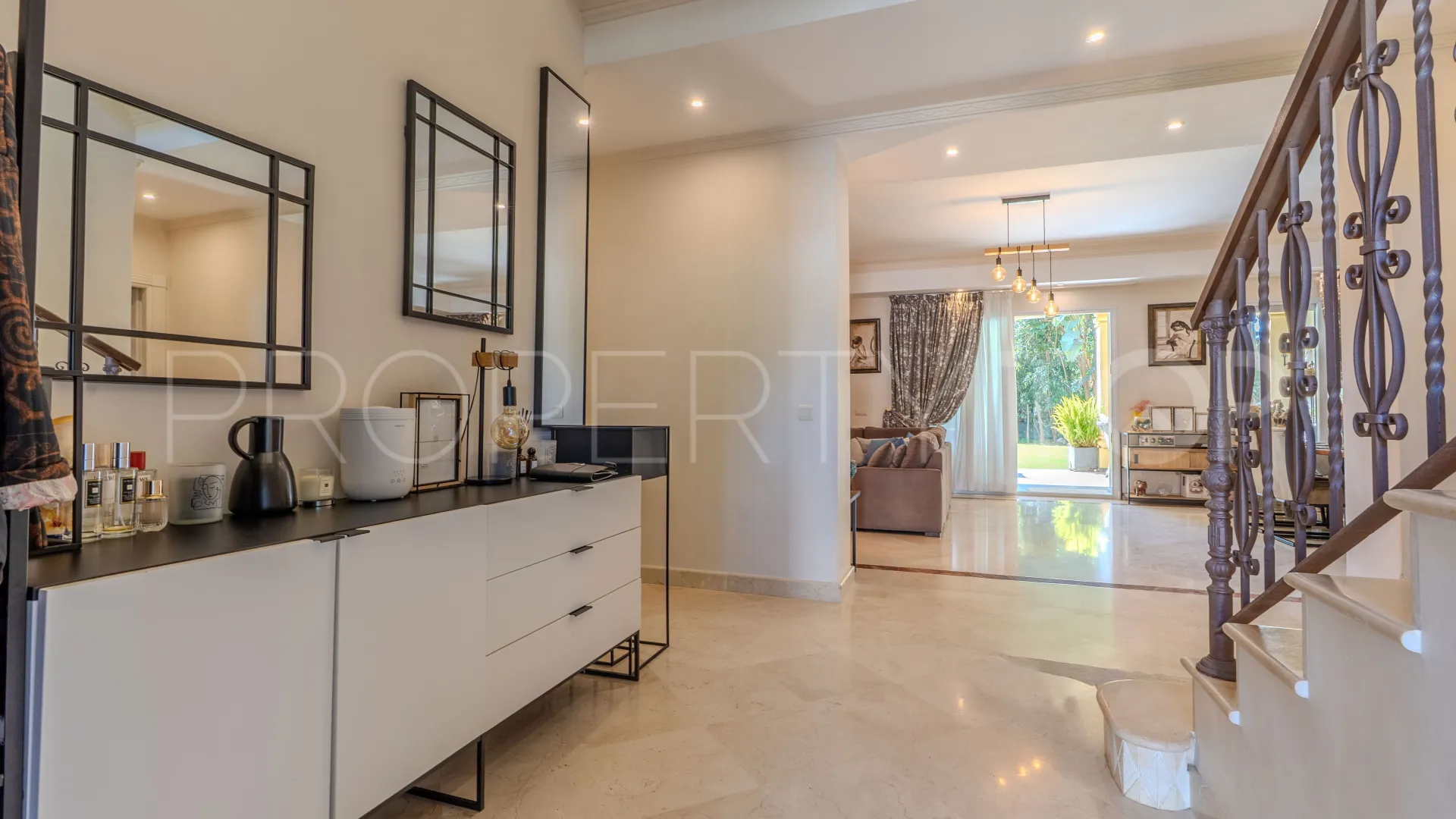 Villa a la venta en Marbella con 5 dormitorios