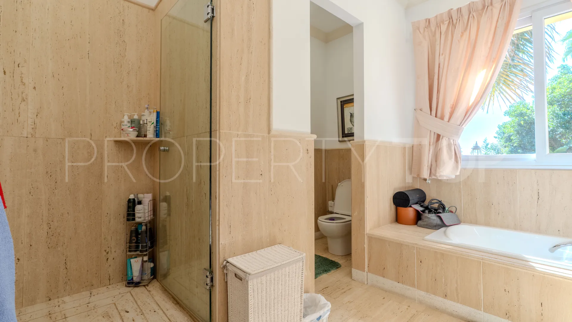 Villa a la venta en Marbella con 5 dormitorios