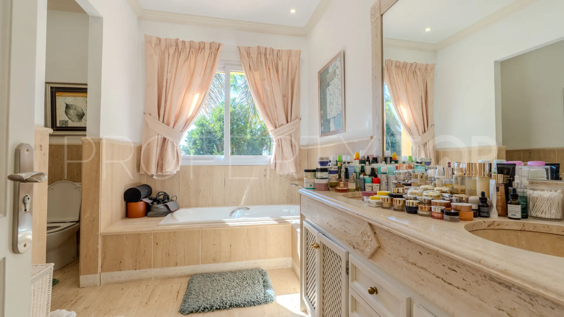 Villa a la venta en Marbella con 5 dormitorios