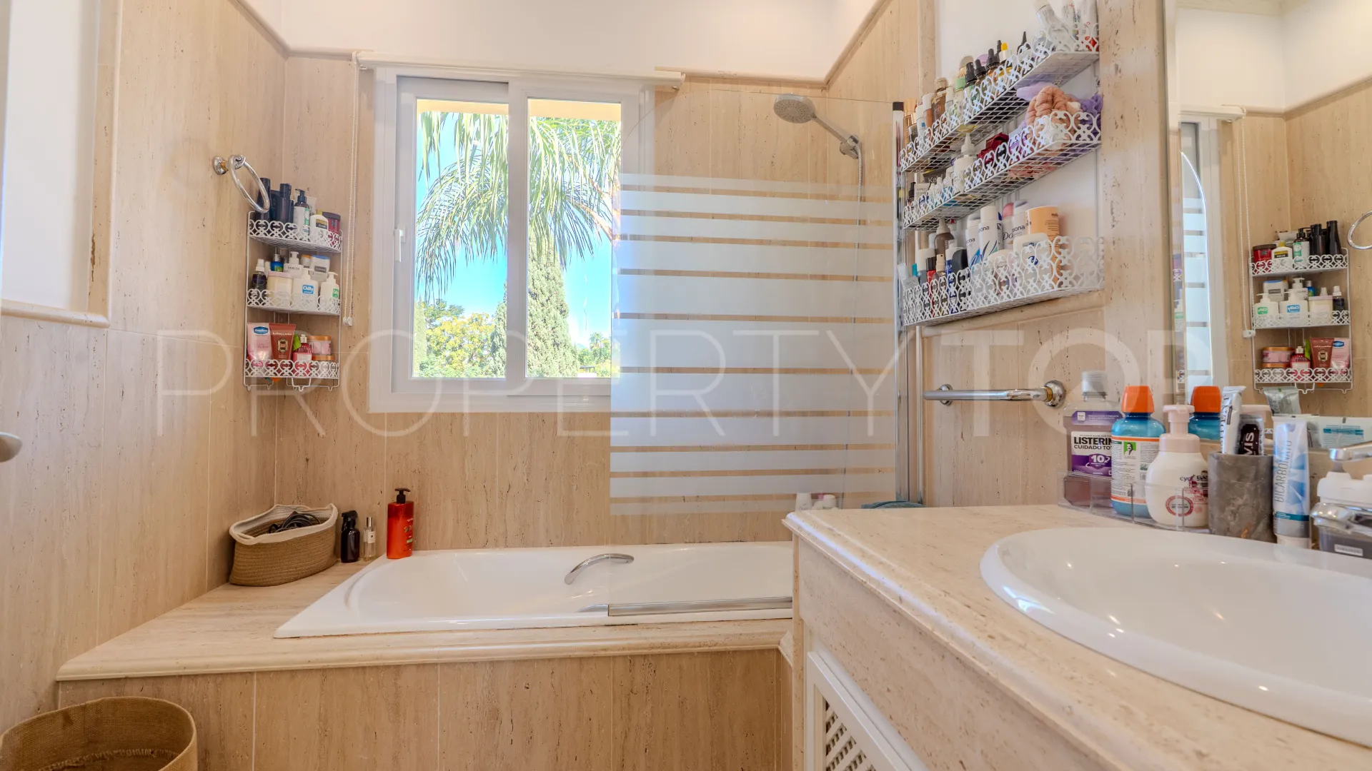 Villa a la venta en Marbella con 5 dormitorios