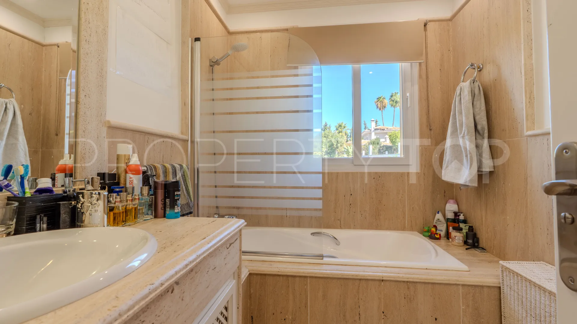 Villa a la venta en Marbella con 5 dormitorios