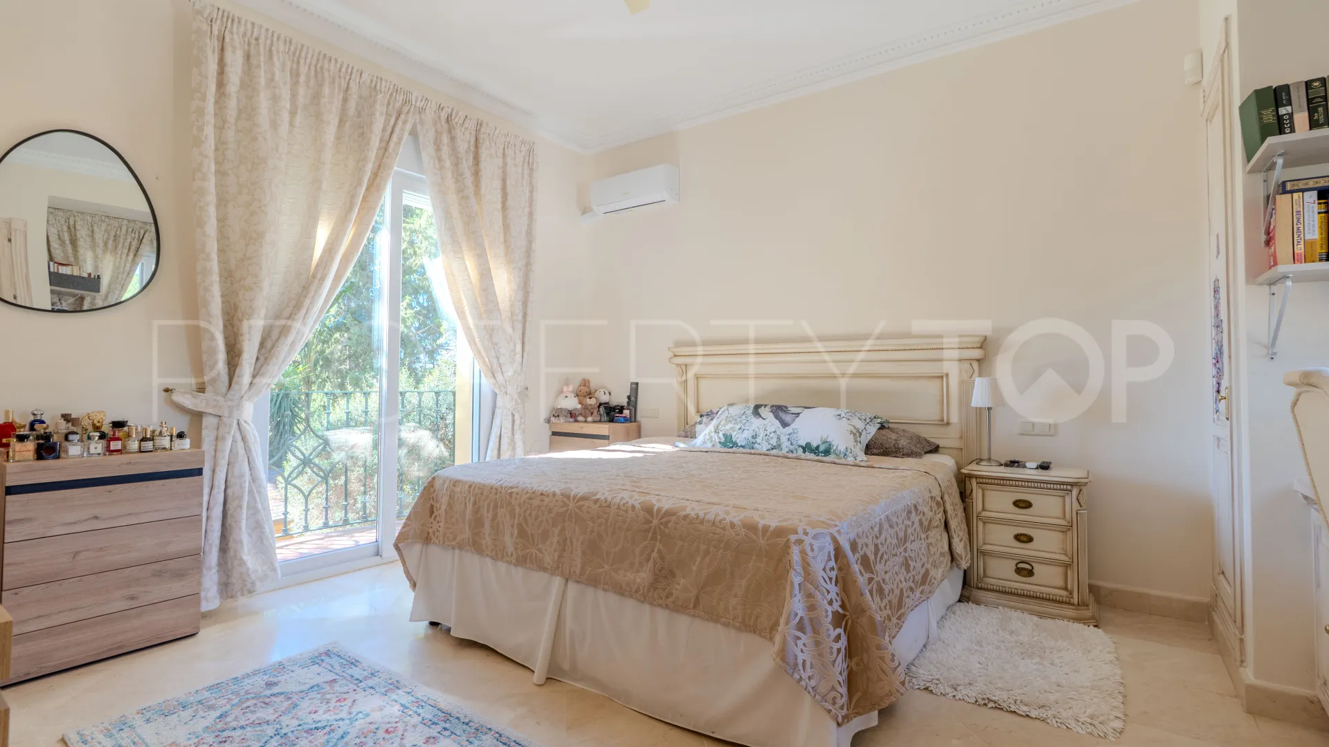Villa a la venta en Marbella con 5 dormitorios