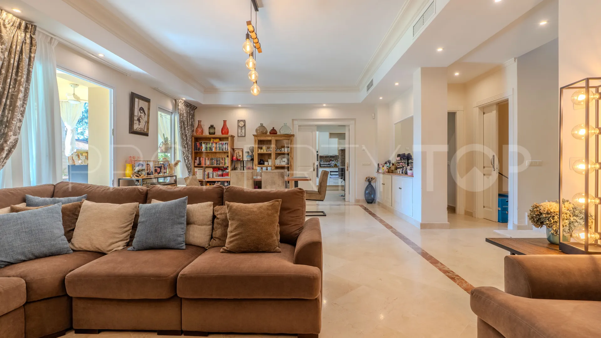 Villa a la venta en Marbella con 5 dormitorios